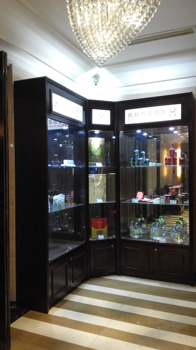 煙酒展示柜，實(shí)木效果，高檔不貴