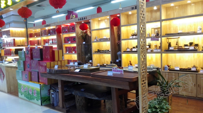 名煙名酒展柜，實(shí)木的，打光